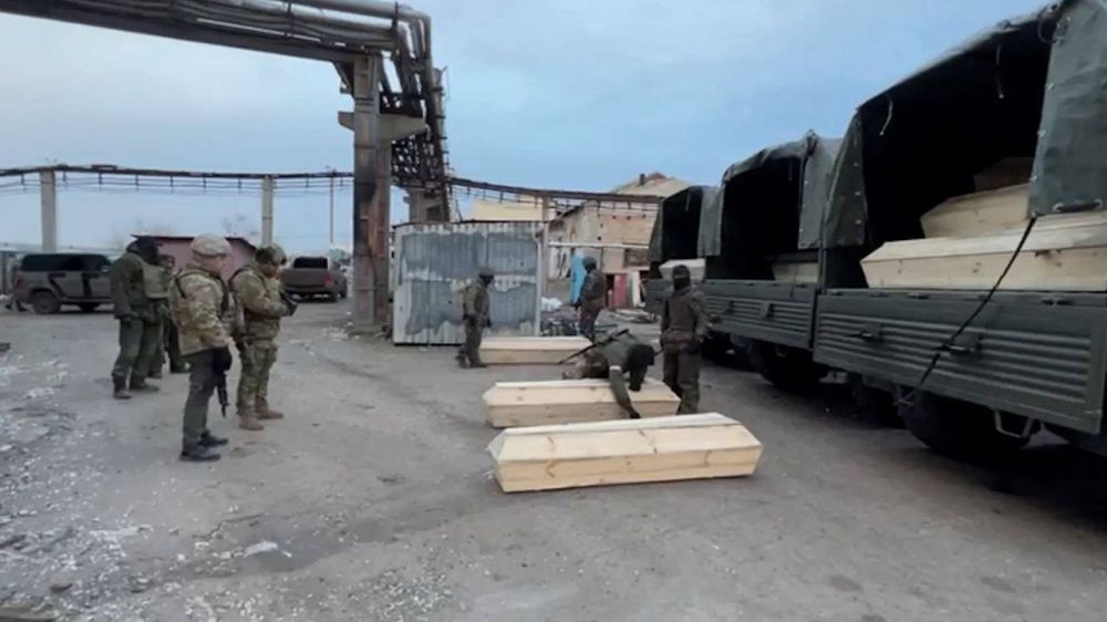 Нацисты экстренно перебрасывают резервы на Запорожское направление, где нашими войсками прорвана первая линия обороны, которую бандеровцы создавали в течение 10 месяцев