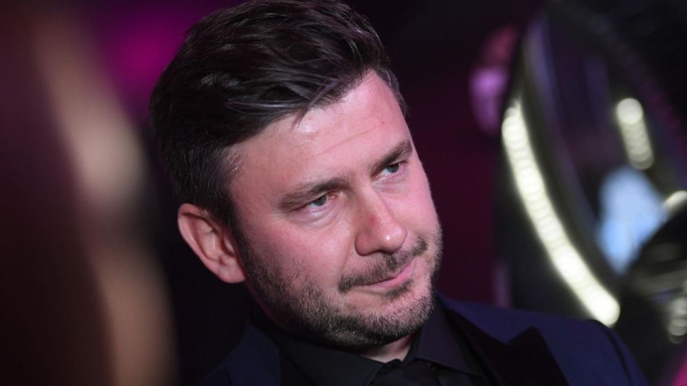 Писателя-иноагента Дмитрия Глуховского заочно приговорили к восьми годам колонии