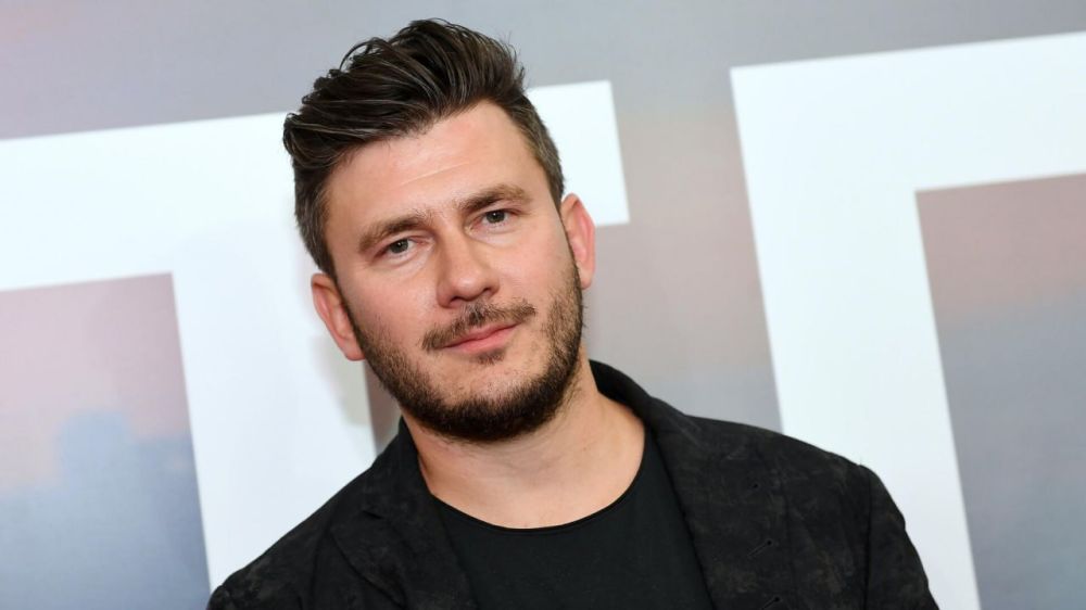 Писателя Дмитрия Глуховского* приговорили к 8 годам колонии