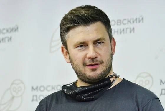 Московский суд заочно приговорил к восьми годам колонии писателя Дмитрия Глуховского* — автора серии книг «Метро»