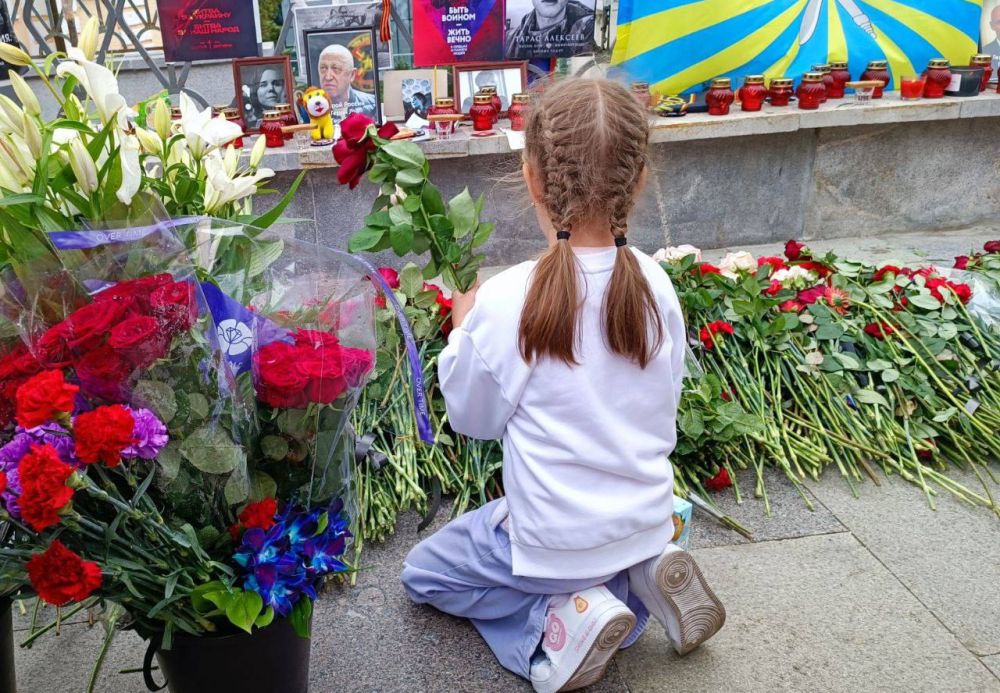 Захар Прилепин: Стихийные мемориалы появились уже в десятках, если не в сотнях, населённых пунктов