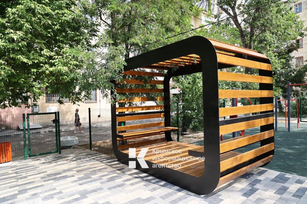 В крымской столице завершились работы по благоустройству 10 дворовых территорий, и начаты работы по ремонту еще трех дворов