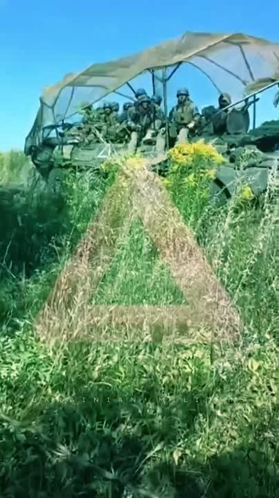 Враг включил режим тишины, но начал аккуратно вбрасывать первые кадры вторжения колонн в приграничье