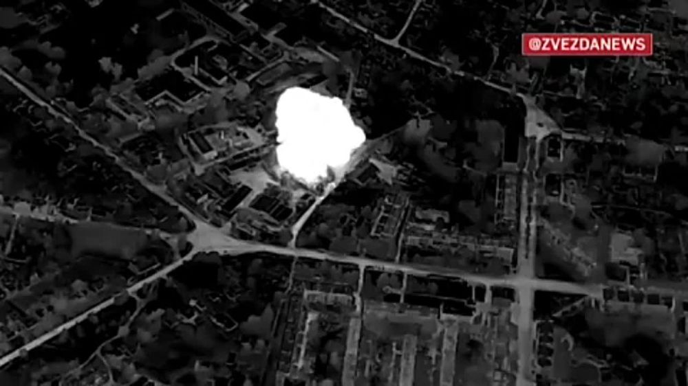 "Как на пороховой бочке". ВКС РФ разнесли штаб элитной 47-й бригады ВСУ и склад боеприпасов в Глухове Сумской области, сообщает Минобороны РФ