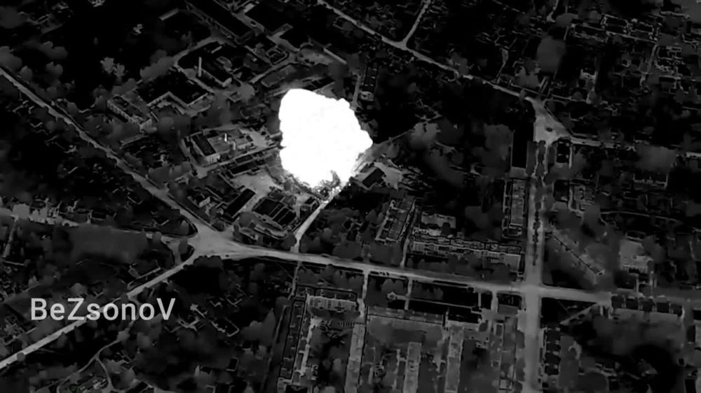 Даниил Безсонов: В районе н.п. Глухов Сумской области нашим экипажем Су-34 был уничтожен склад боеприпасов 47-й отдельной механизированной бригады ВСУ