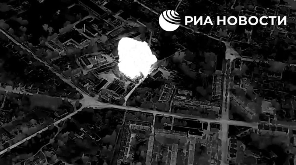 Командный состав 47-й бригады ВСУ уничтожен в результате удара Су-34 по пункту управления в районе Глухова в Сумской области, сообщило Минобороны