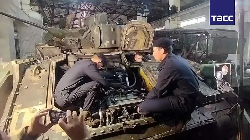 Бойцы группировки войск "Центр" восстановили брошенную военнослужащими ВСУ БМП американского производства Bradley