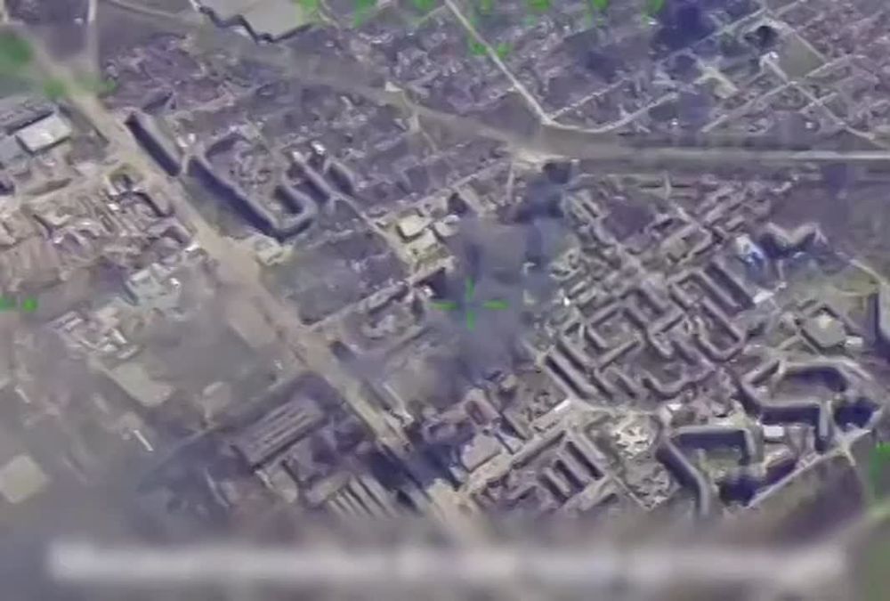 Российские военные ударили барражирующими боеприпасами по стоянке транспорта ВСУ с топливом и боеприпасами в Сумах