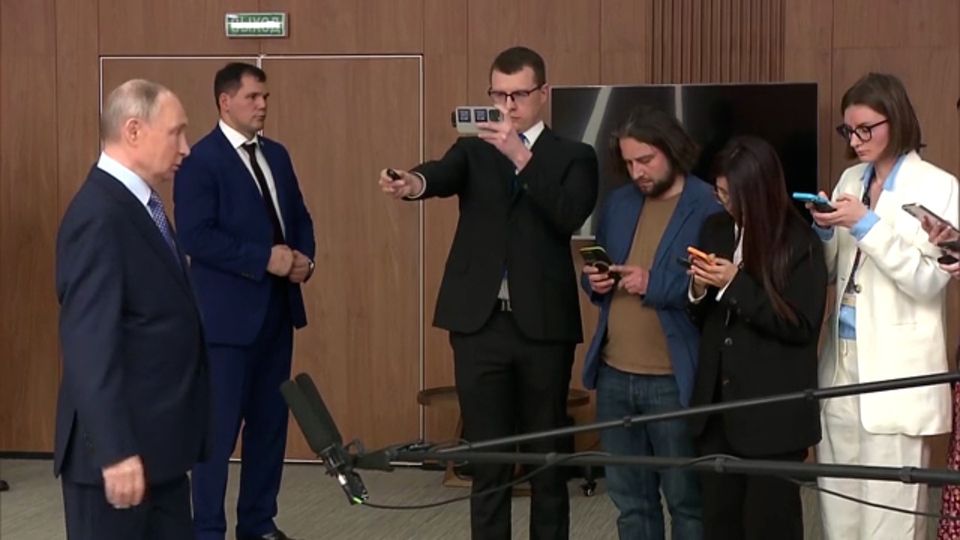    Ѡ - 