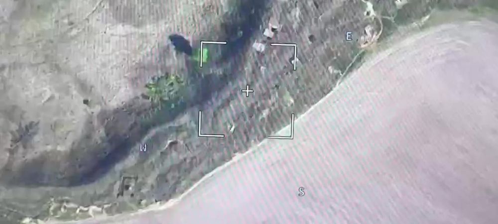 Удары по тылам противника: операторы барражирующего боеприпаса уничтожают израильскую РЛС ВСУ