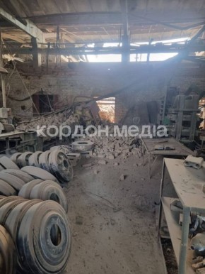 Украинские источники опубликовали кадры последствий удара ракетного комплекса &quot;Искандер-М&quot; по промышленному объекту в Сумах