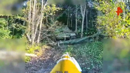 Операторы FPV-дронов боевой группы центра &quot;Рубикон&quot; уничтожили украинский танк Т-64БВ в Сумской области, сообщили в Минобороны