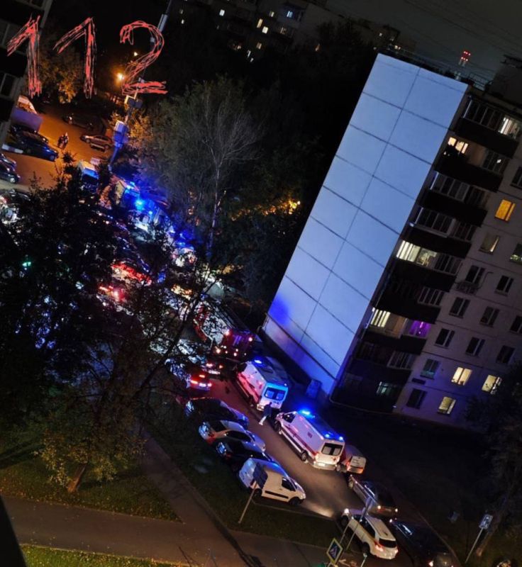 Пожар произошел в многоэтажном доме на Сумском проезде в Москве