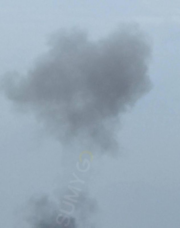 В Сумах прогремел взрыв, над городом поднимается столб дыма, сообщают местные соцсети