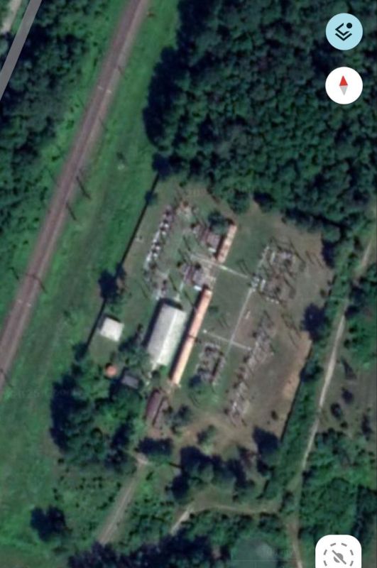 В районе Черноплатово Сумской области под массированным ударом Гераней находится тяговая подстанция, сообщают "Хроники Гераней"