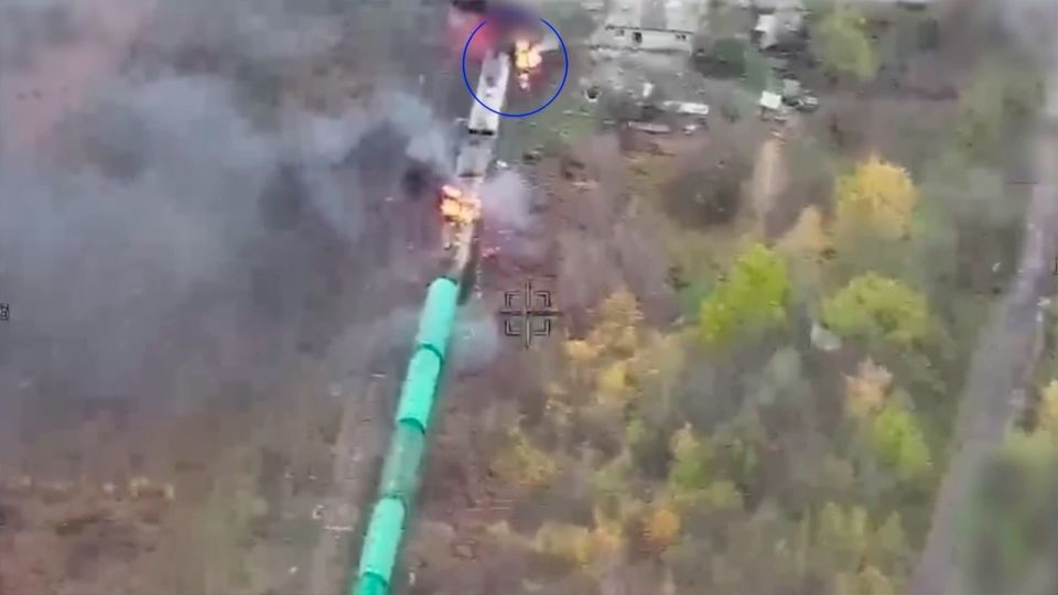 МО РФ показало кадры с горящим поездом ВСУ в Сумской области