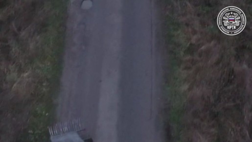 НРТК "Курьер" с минным тралом и сварными решетками занимается очисткой дорог от мин в Сумской области