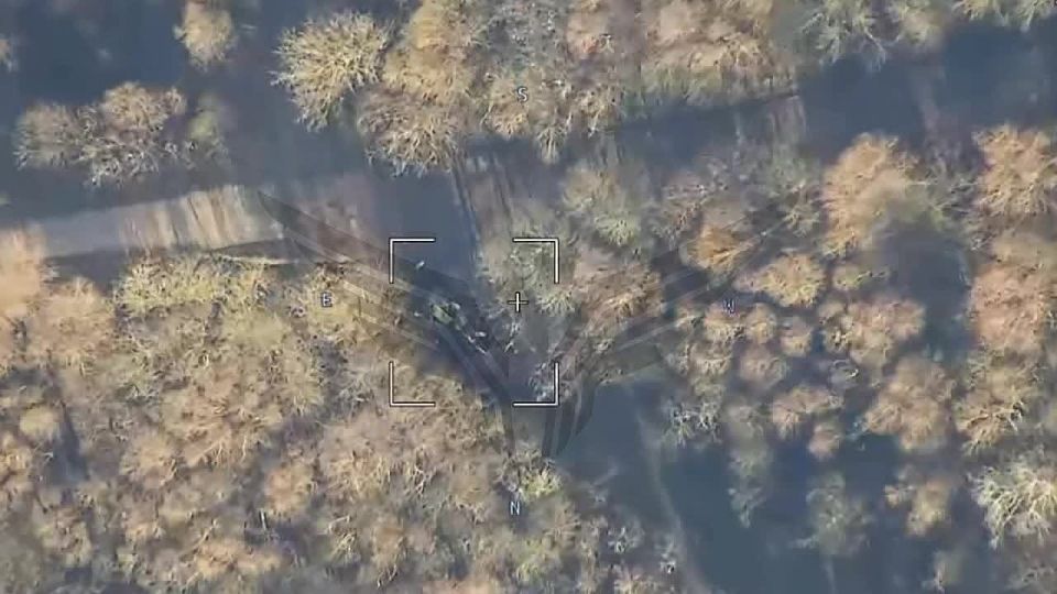 Сумское направление. 6 декабря 2025 года в н.п. Ревякино расчет Zala из состава Центра «Рубикон» обнаружил украинское самоходное артиллерийское орудие 2С22 Богдана