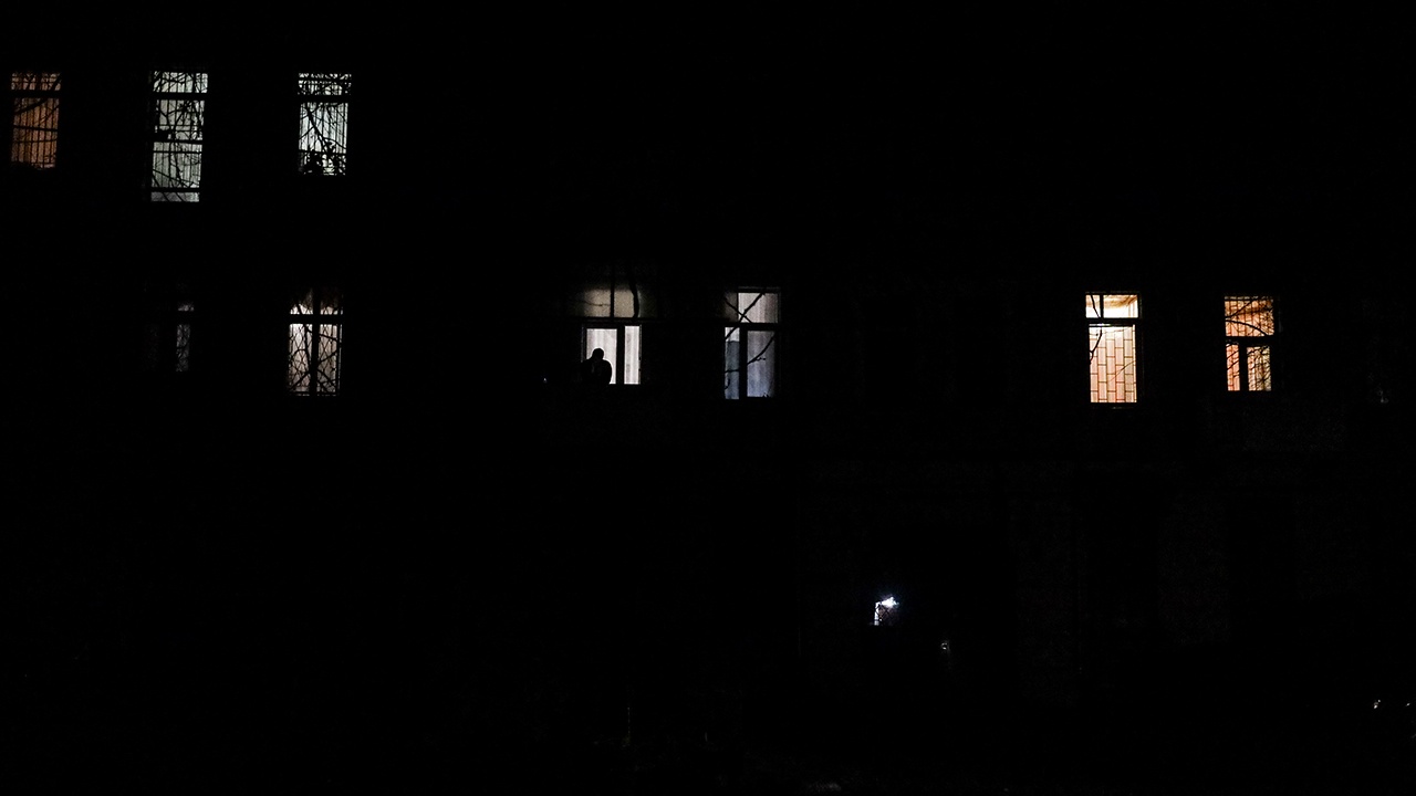 Аварийные отключения света и воды ввели в ряде областей Украины