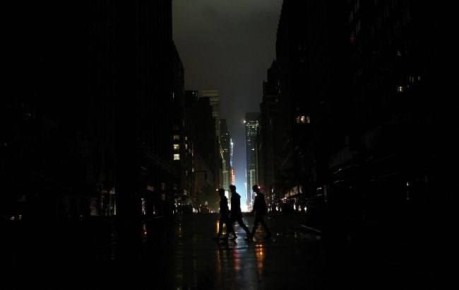 Третий день около 30 тысяч домов в Берлине погружены во тьму