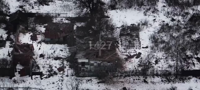 Операторы FPV 1427 полка группировки "Север" нанесли массированный удар по пункту управления расчёта БпЛА противника в Сумской области, уничтожив здание со складом матсредств и боекомплектом