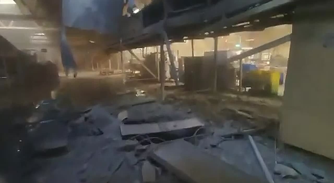Тростянец Опубликовано видео последствий ракетного удара по цеху Тростянецкой фабрики ЧАО Монделис Украина в н.п. Тростянец Сумской области (ВИДЕО)