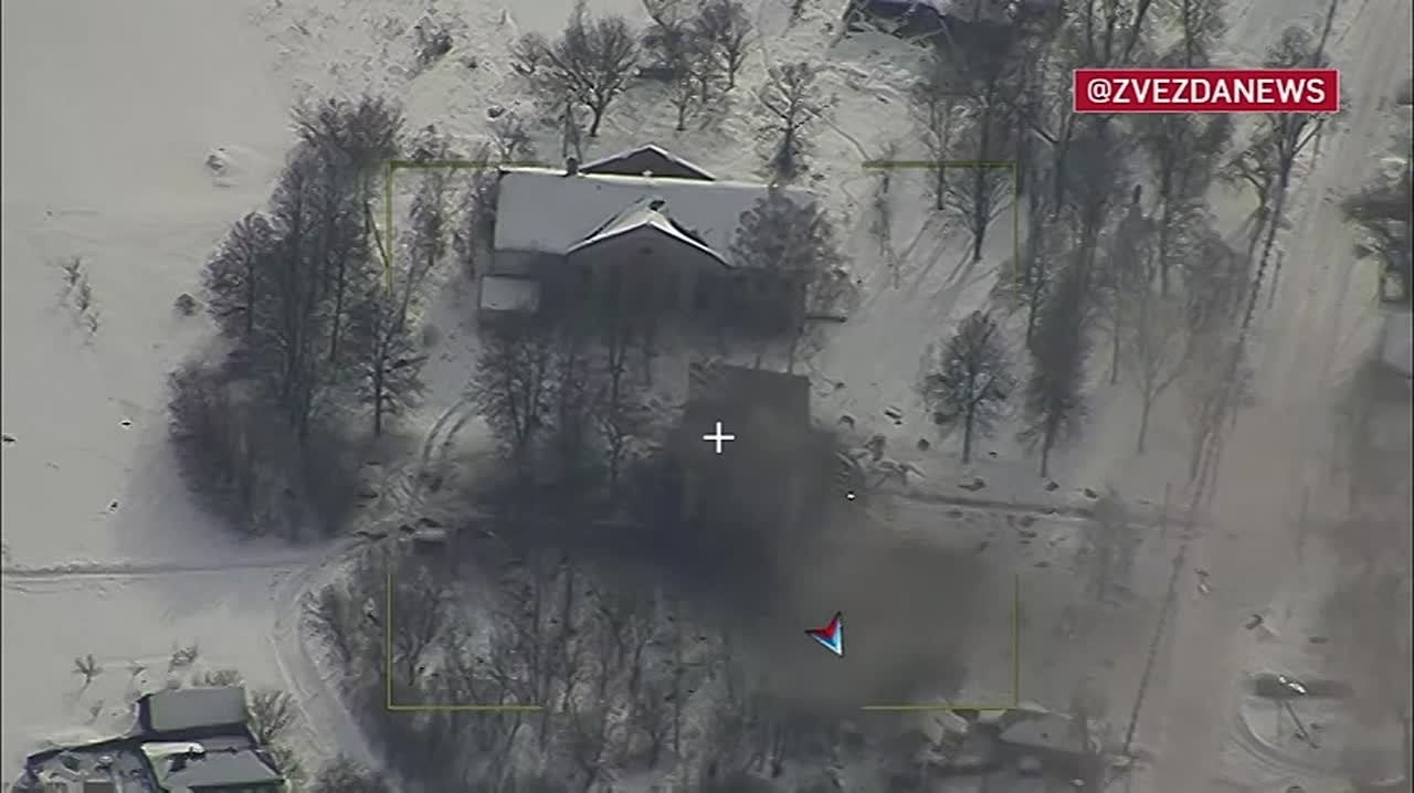 Момент поражения склада с беспилотниками ВСУ нашими "Геранями" в районе населенного пункта Усок в Сумской области