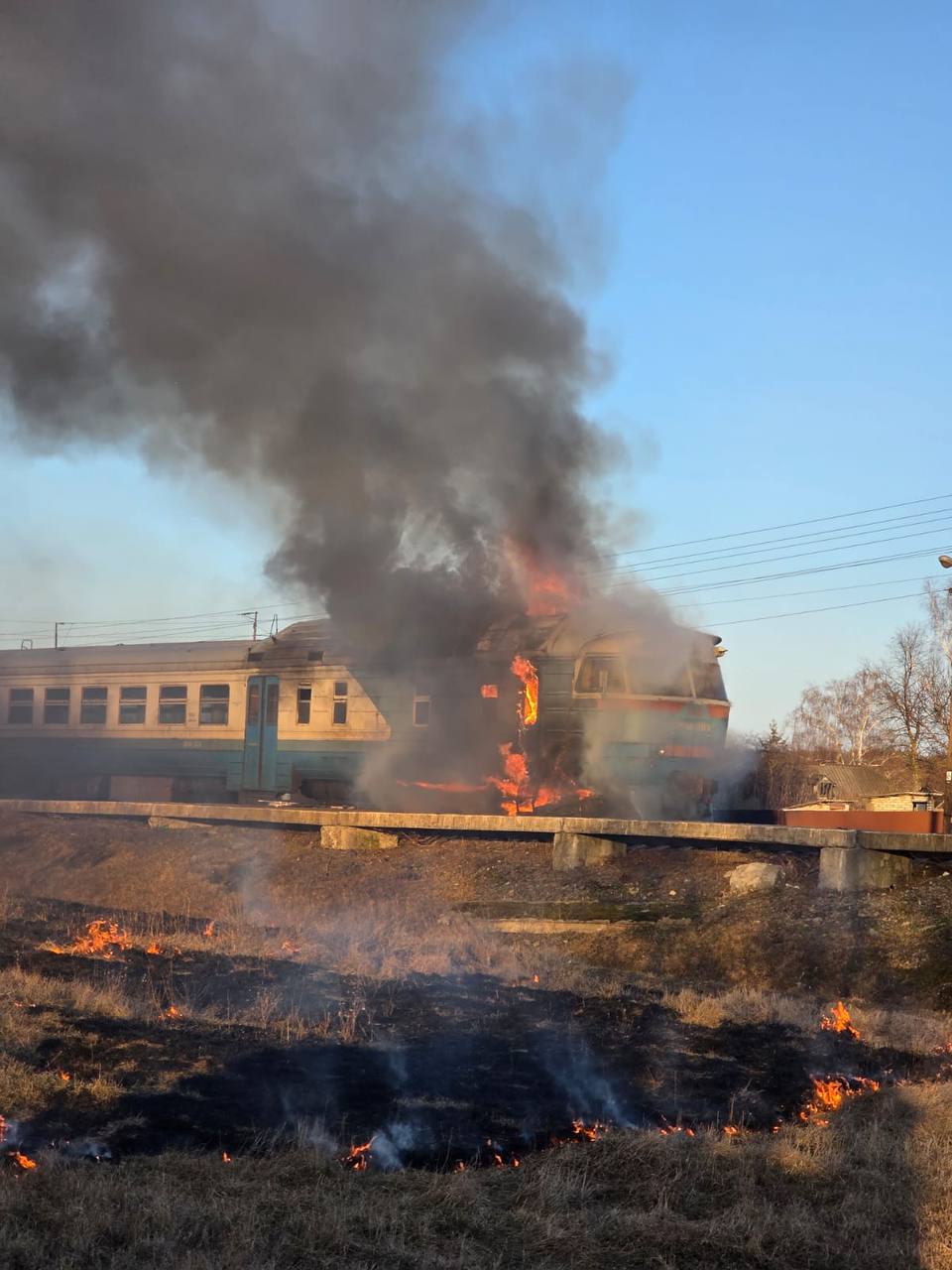 У хохлов тряска — наши отбомбили забитый боевиками и военным барахлом поезд в Сумской области