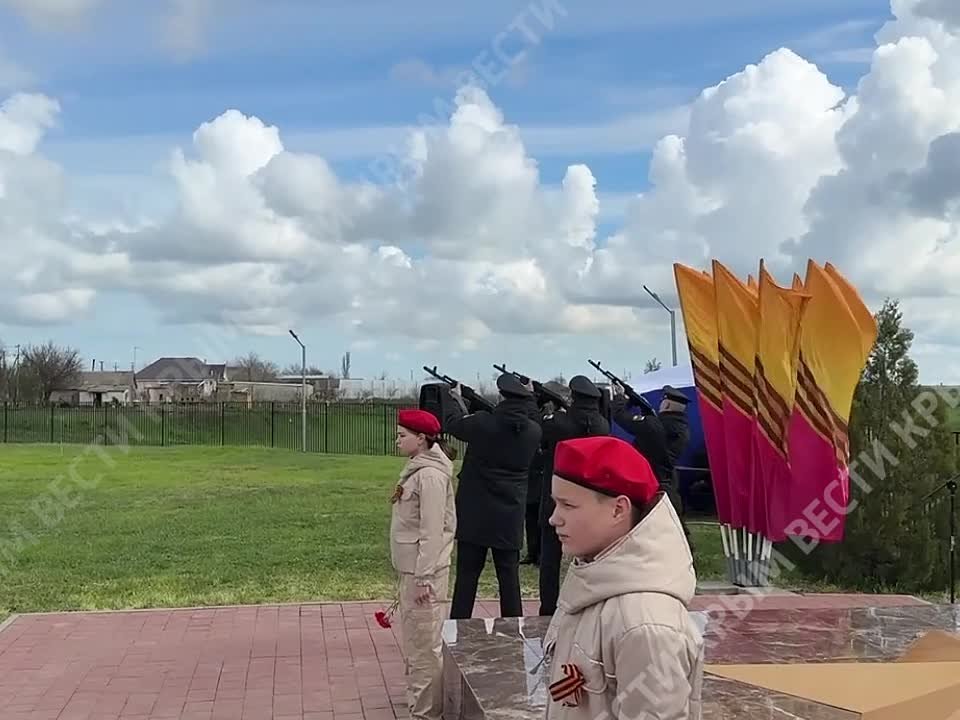 В селе Новопокровка Кировского района у братской могилы советских воинов прошла церемония захоронения бойцов Красной армии