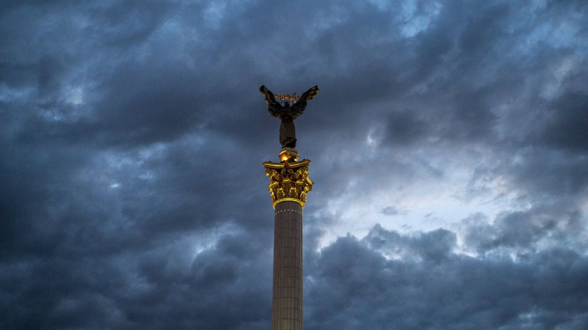 Киев заволокло дымом, возникли проблемы с водоснабжением. Новости СВО