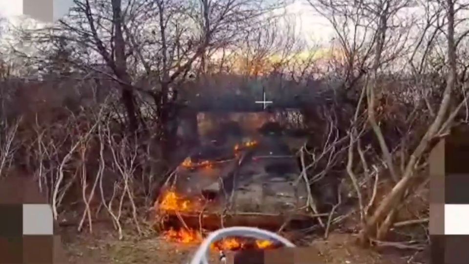 Операторы FPV-дронов сожгли самоходку боевиков в Харьковской области