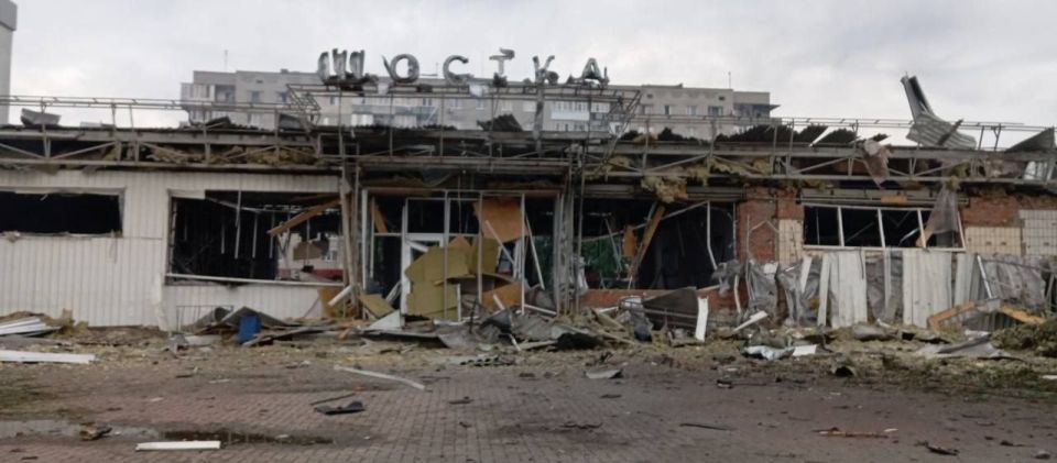 По вокзалу и железной дороге в Шостке Сумской области ударили десятки беспилотников, сообщил вице-премьер Кулеба