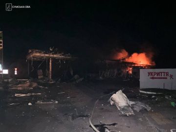 Поражённые ночными ударами дронов заправки в городе Тростянец Сумской области