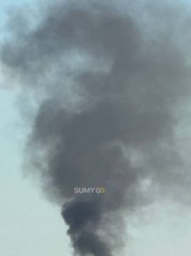 Сегодня утром дальнобойная артиллерия ВС РФ снова обстреляла цели в Сумах с дальности более 60 км. На месте ударов возник пожар