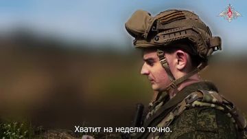 Минобороны России: Морпехи 145-го полка группировки «Север» доставляют гуманитарную помощь жителям приграничных районов