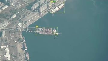 WarGonzo: Русская армия бьёт по портам противника Второй день подряд Минобороны России рапортует об ударах по судам и объектам портовой инфраструктуры в городе Черноморск (бывший Ильичёвск) Одесской области. Вчера были...