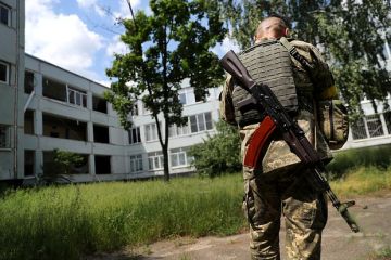 Источник ТАСС: ВСУ прячут бензовозы на территориях школ в Харькове