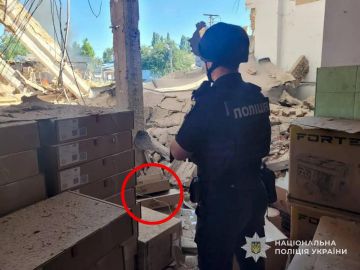 Полиция Сумской области случайно показала дроны, которые хранились на складе, повреждённом в результате атак РФ