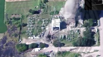 Расчёты БПЛА точными ударами попали по электроподстанции в Сумской области