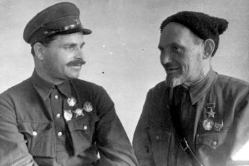 4 августа 1943 года во время Карпатского рейда Сумского партизанского соединения под командованием Сидора Ковпака в бою с немецкими захватчиками в районе города Делятин погиб комиссар партизанского соединения генерал-майор...